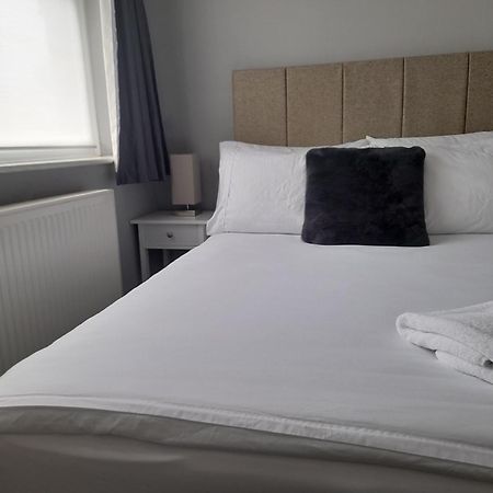 Bright 4-Bed House 15 Min To Manchester Centre Villa ภายนอก รูปภาพ