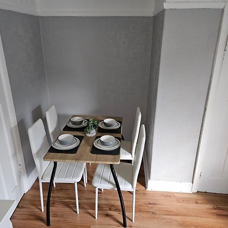 Bright 4-Bed House 15 Min To Manchester Centre Villa ภายนอก รูปภาพ