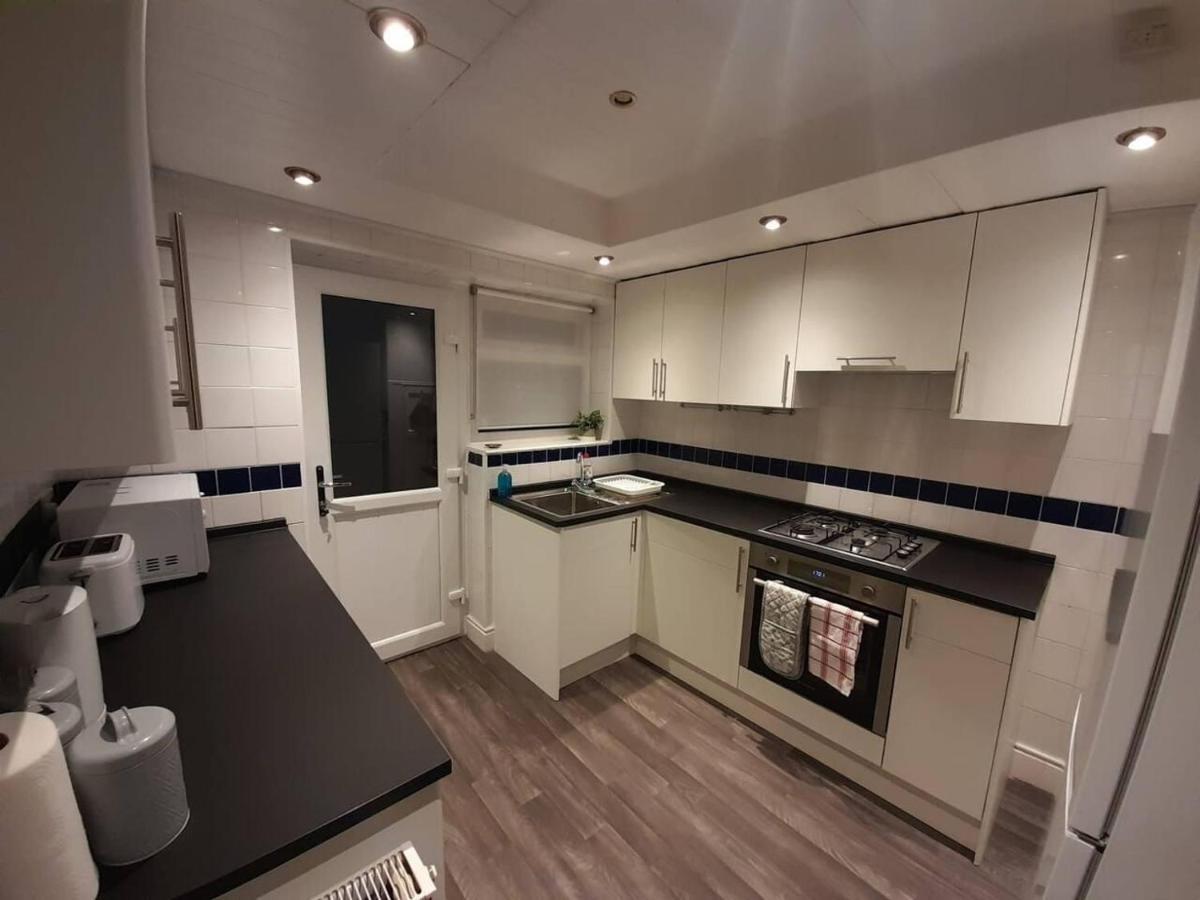 Bright 4-Bed House 15 Min To Manchester Centre Villa ภายนอก รูปภาพ