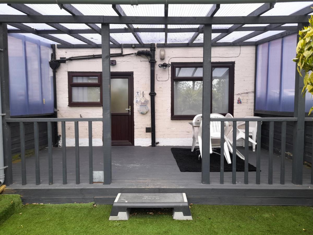 Bright 4-Bed House 15 Min To Manchester Centre Villa ภายนอก รูปภาพ