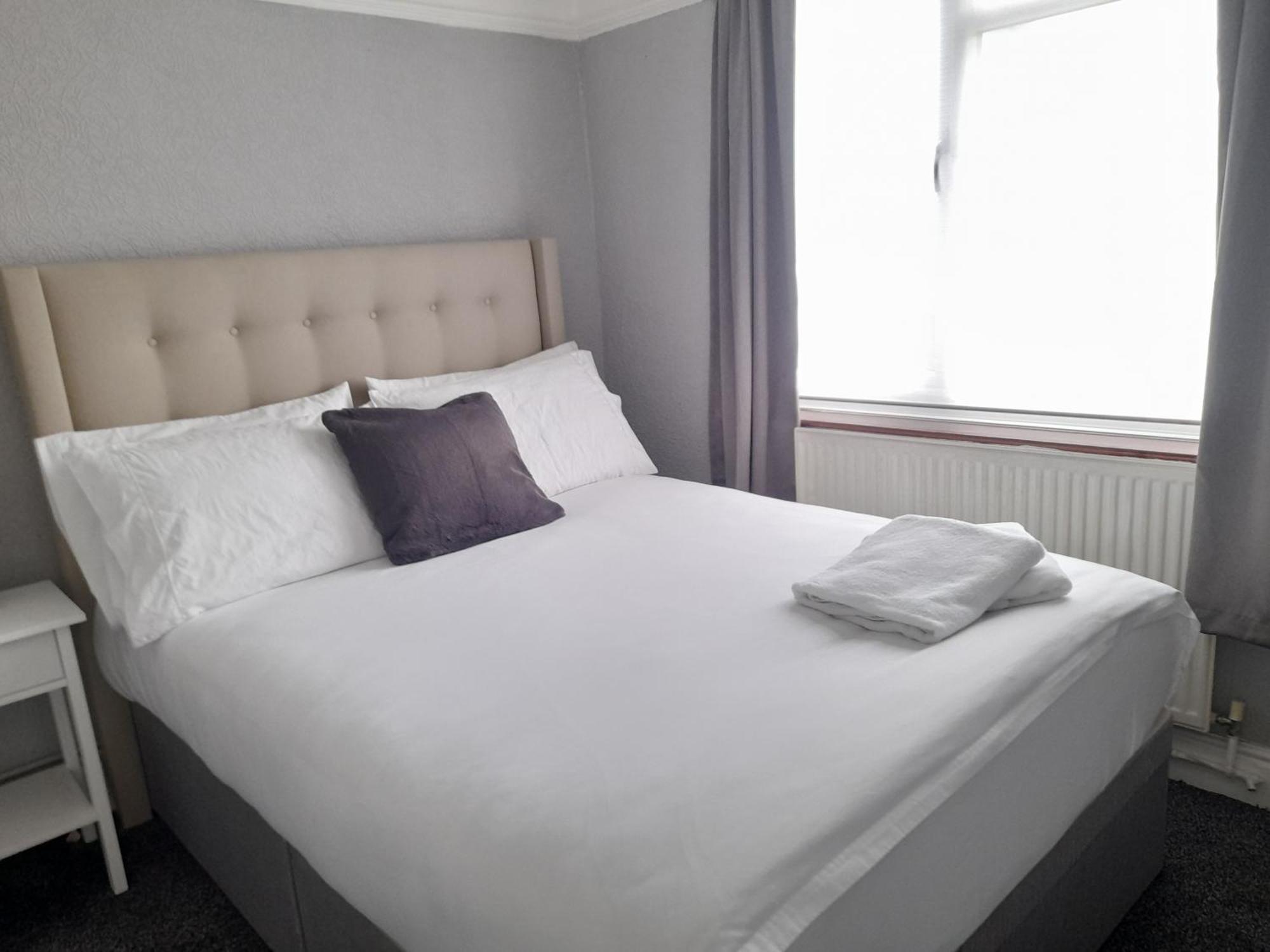 Bright 4-Bed House 15 Min To Manchester Centre Villa ภายนอก รูปภาพ