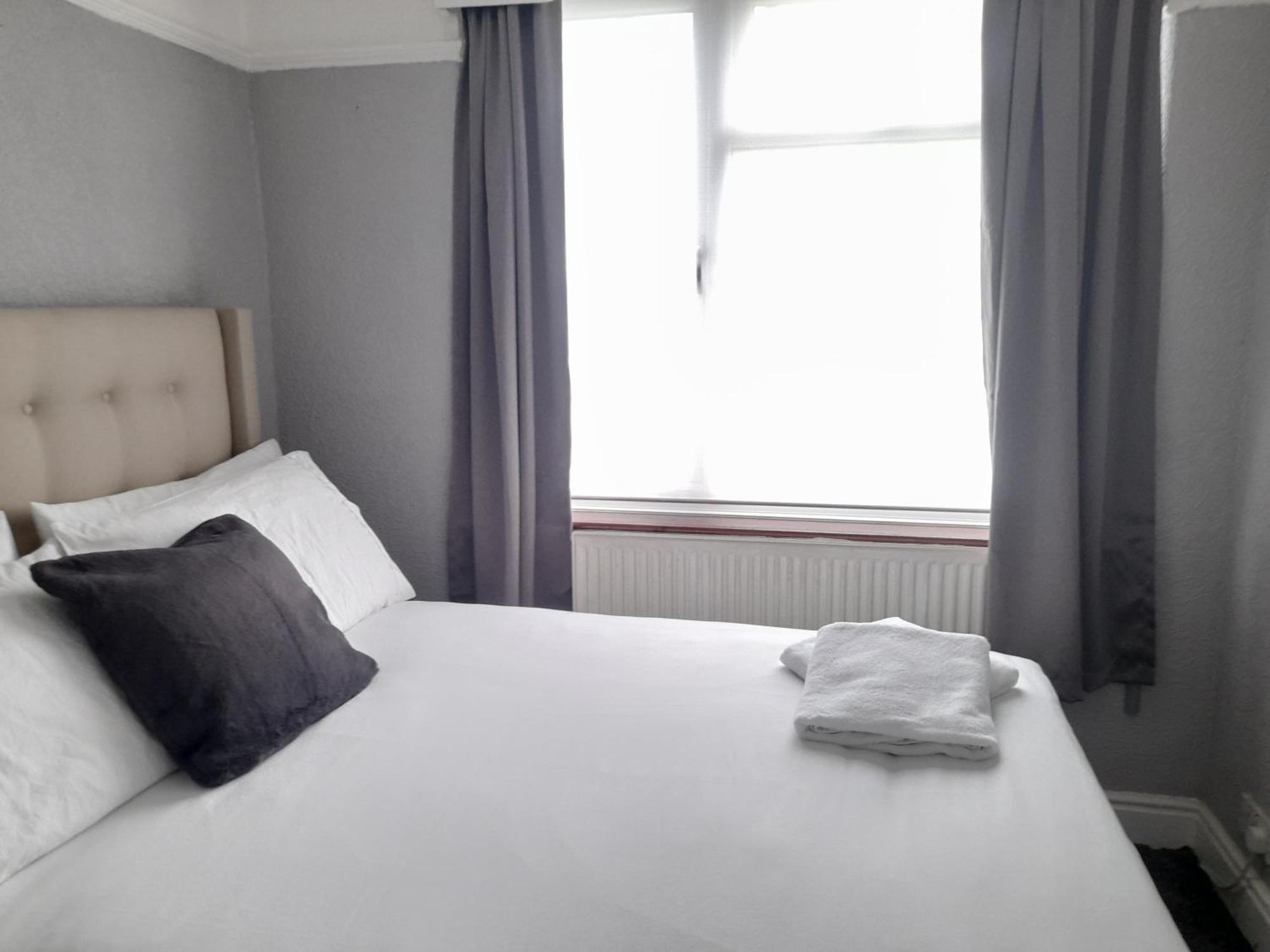 Bright 4-Bed House 15 Min To Manchester Centre Villa ภายนอก รูปภาพ