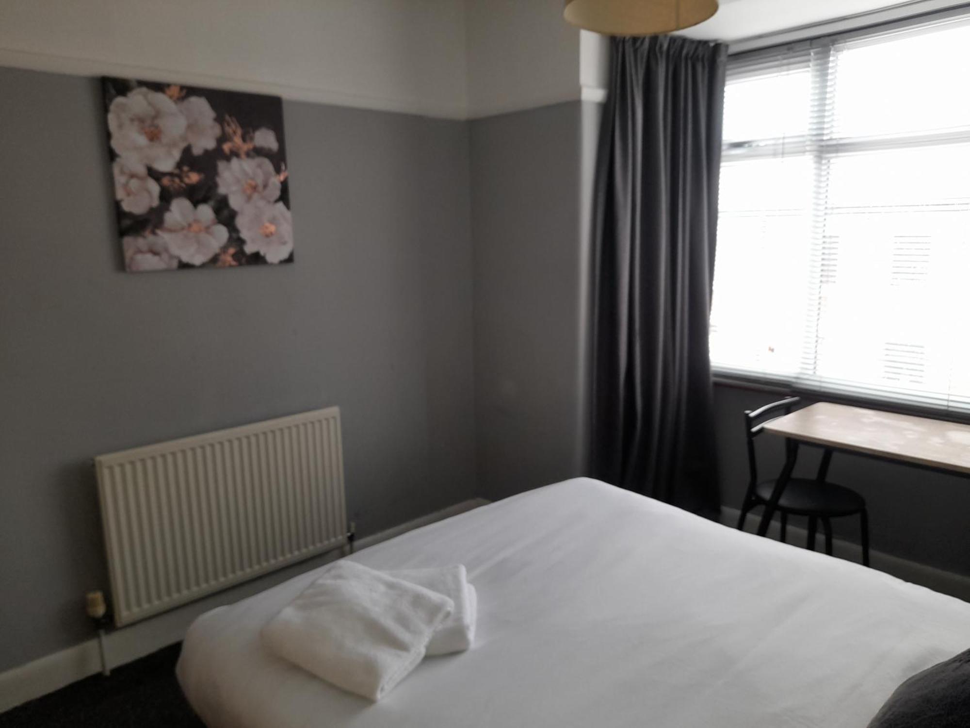 Bright 4-Bed House 15 Min To Manchester Centre Villa ภายนอก รูปภาพ