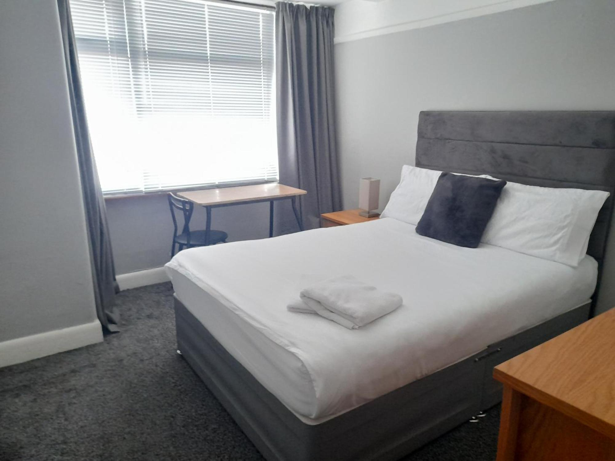 Bright 4-Bed House 15 Min To Manchester Centre Villa ภายนอก รูปภาพ