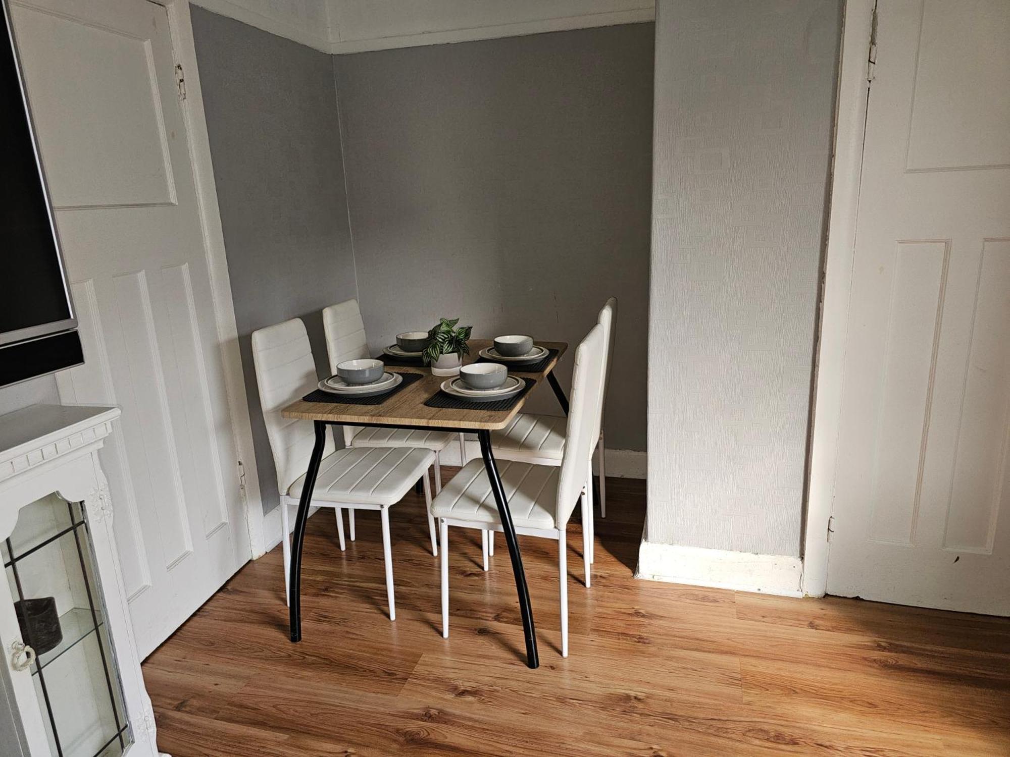 Bright 4-Bed House 15 Min To Manchester Centre Villa ภายนอก รูปภาพ